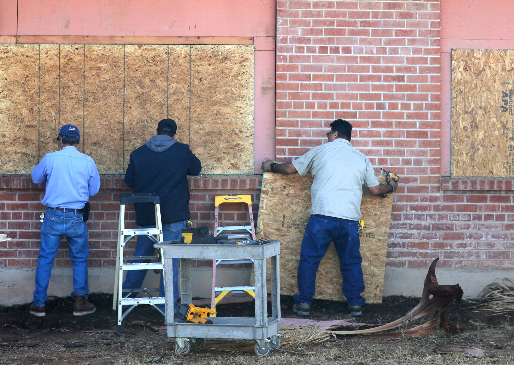Overnight fire damages shuttered Julia Keen Elementary School